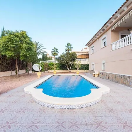 Executive 5 Star 2-bed In Benferri